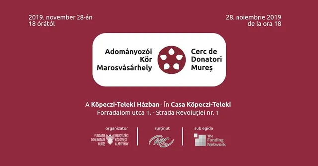Meghívó grafika bordó alapon: 'Adományozói Kör Marosvásárhely' esemény adatai magyar és román nyelven, a helyszín a Köpeczi-Teleki Ház, alul támogató szervezetek logói.