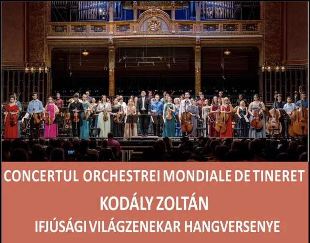 Zenészekből álló szimfonikus ifjúsági zenekar áll díszes koncertteremben a színpadon, hangszereikkel (hegedű, cselló, nagybőgő) a közönség előtt meghajolva vagy tapsolva; a felvétel egy hangverseny után készülhetett.