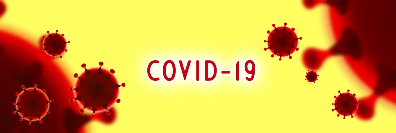 Illusztrációs grafika sárga alapon, több stilizált vörös koronavírus-részecskével, középen a „COVID-19” felirattal.