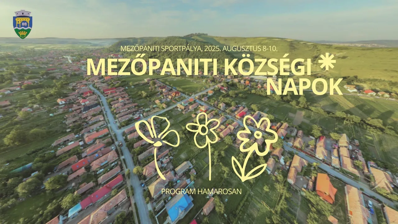 Légi felvétel Mezőpanit községről napsütésben, láthatók az utcák, házak piros tetői, kertek és a háttérben dombok; a képen szöveges grafika hirdeti a Mezőpaniti Községi Napokat 2025. augusztus 8-10. között a mezőpaniti sportpályán, három rajzolt virággal díszítve.
